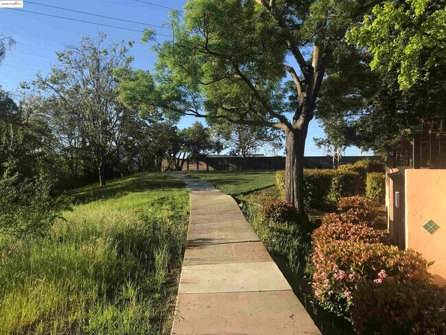 Foto del edificio - 2270 Renwick Ln