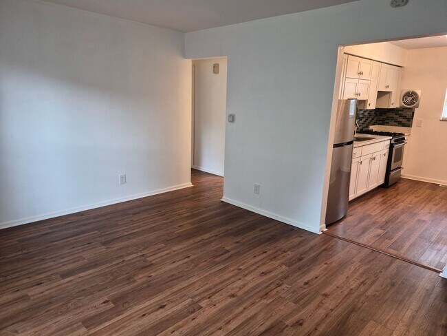 Building Photo - 3514 Valleston Pkwy