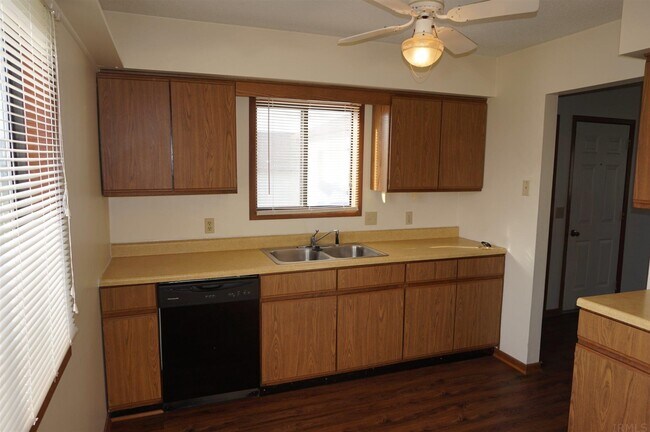 Building Photo - 10424 Oak Valley Rd
