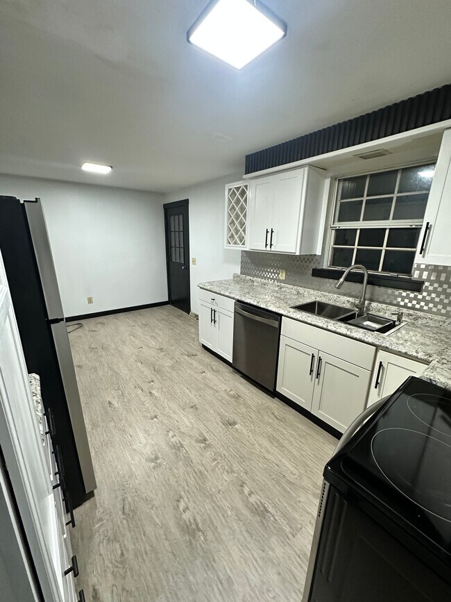 Foto del edificio - 1752 Woodlawn Ave NW