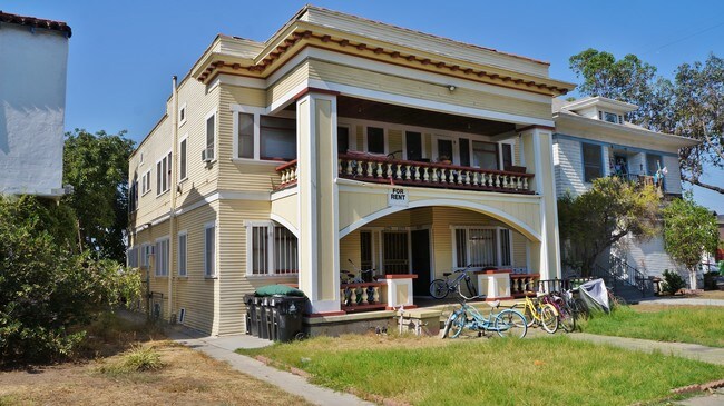Building Photo - 1175 W 30th St
