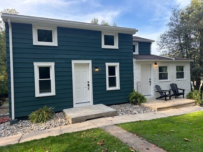 Building Photo - Remodeled Country House