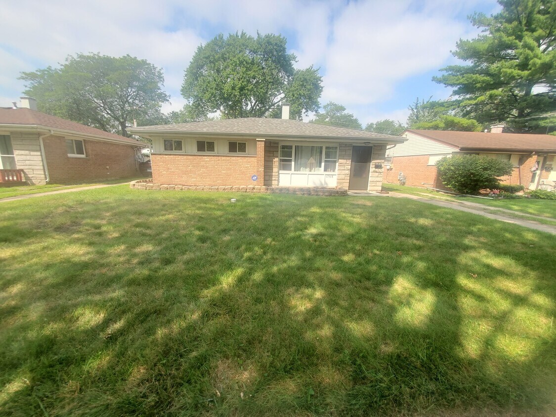 17918 Wildwood Ave, Lansing, IL 60438 House Rental in Lansing, IL