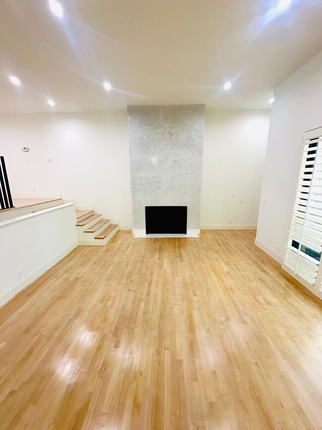 Open living space with high ceilings & fireplace and access to spacious patio - 3812 Vía Dolce