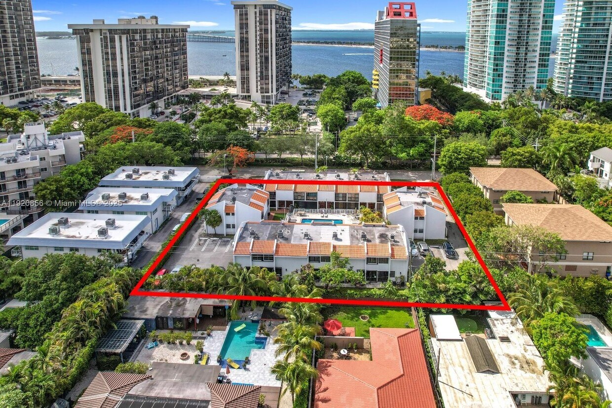 Foto principal - 1990 Brickell Ave