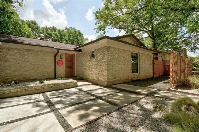 Building Photo - 2711 Sherwood Ln