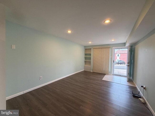 Building Photo - 606 Hazell Ln