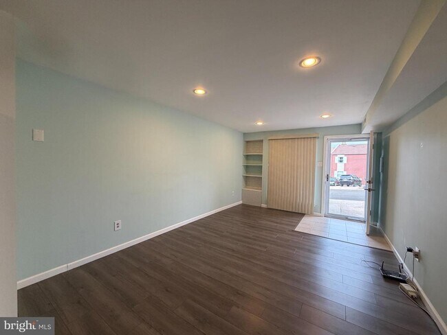 Foto del edificio - 606 Hazell Ln