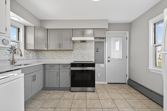 Building Photo - 28 Candle Ln