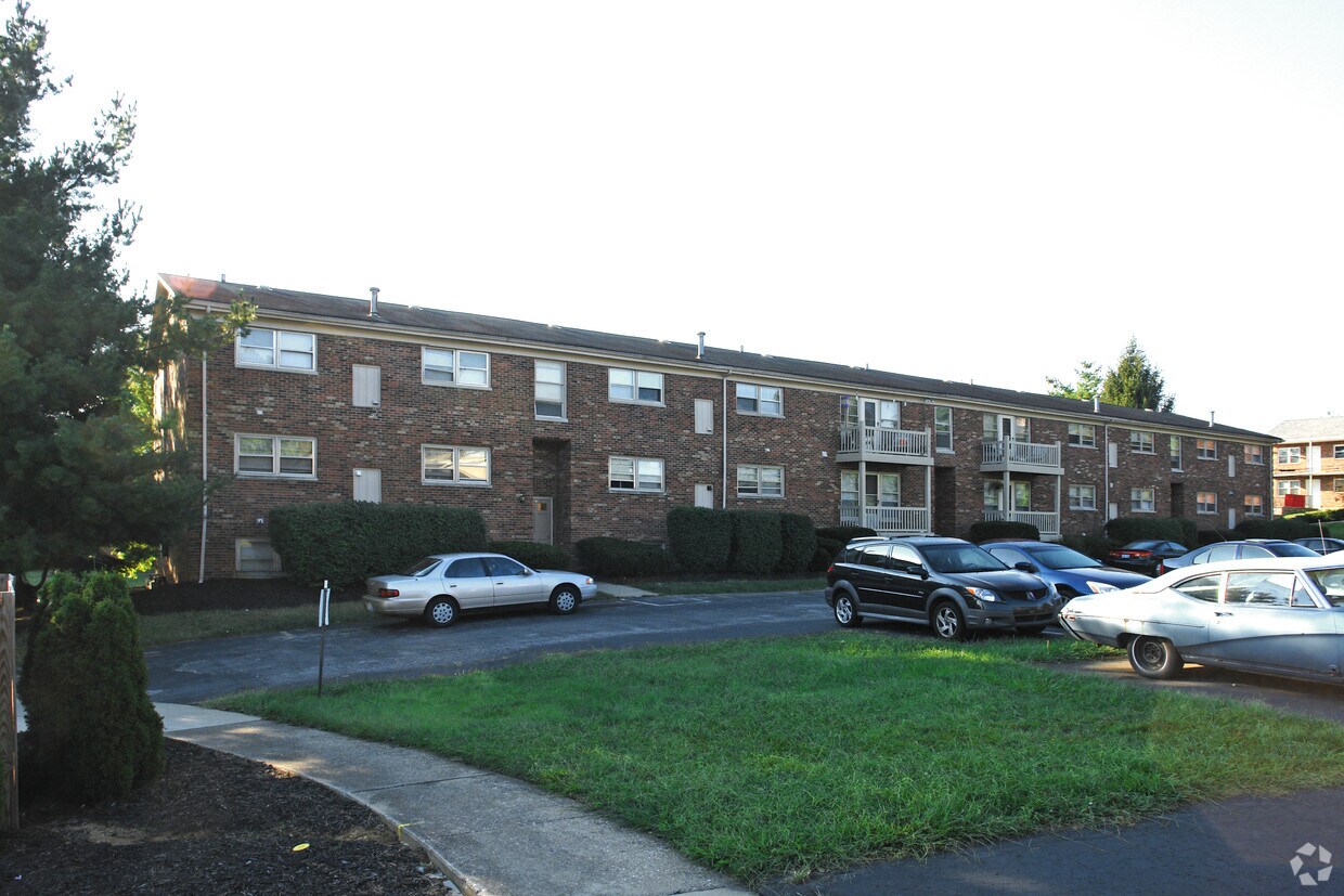 Foto principal - 163-171 Lakeshore Dr