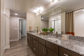 1BR, 1BA - 823 SF - FalconView