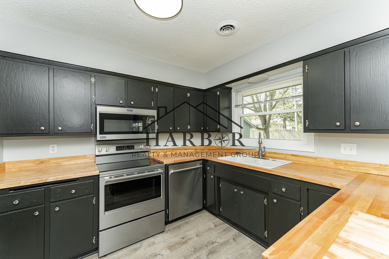 Primary Photo - 3521 15th Ave NW