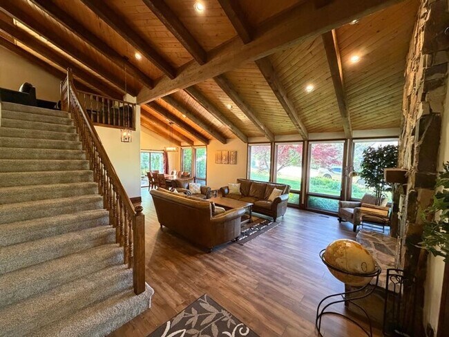 Photo - Beautiful Bountiful Home Near Temple & Mueller Park – Prime Location