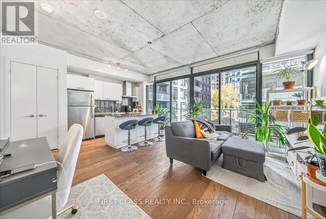 Building Photo - 95 Bathurst St