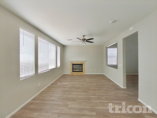 Foto del edificio - 5513 Doe Springs Pl
