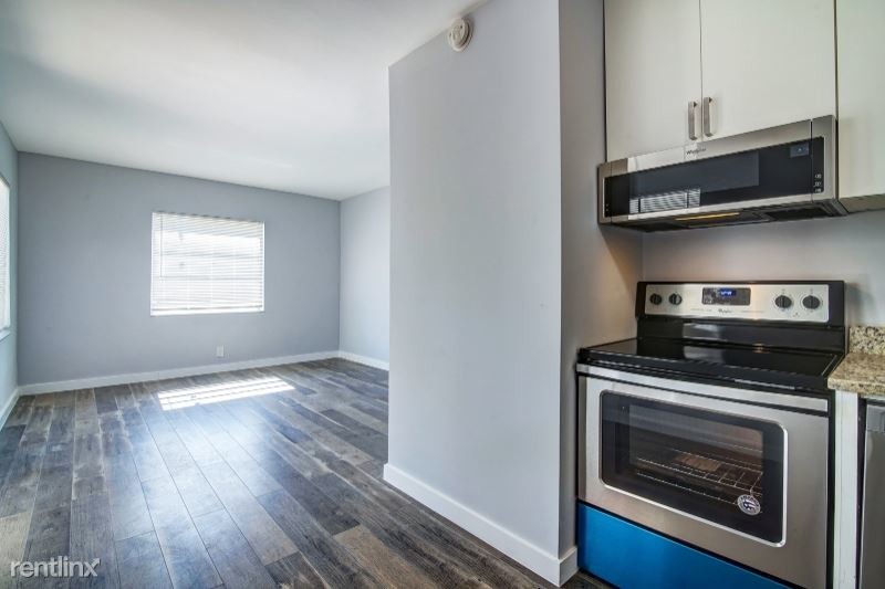 Primary Photo - 600 NE 46th Ct