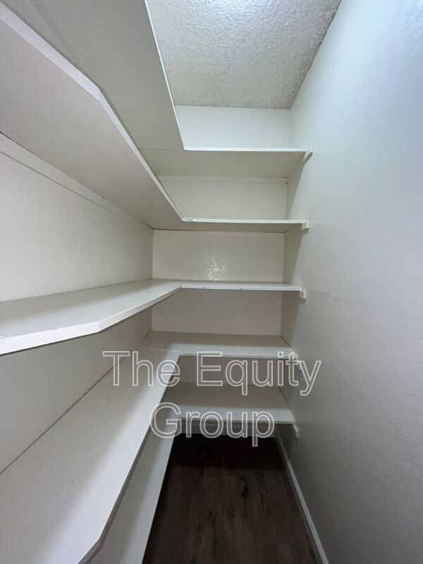 Foto del edificio - 1420 W Elowin Ave