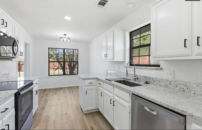 Foto del edificio - 220 Brook Cir