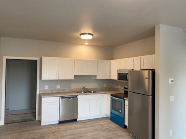Building Photo - 3250 Rosebud Dr