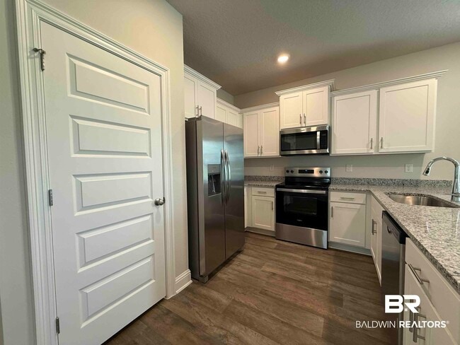 Building Photo - 19130 Treehill Ln
