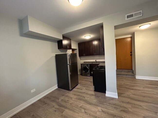 Building Photo - 1128 Maple Ave