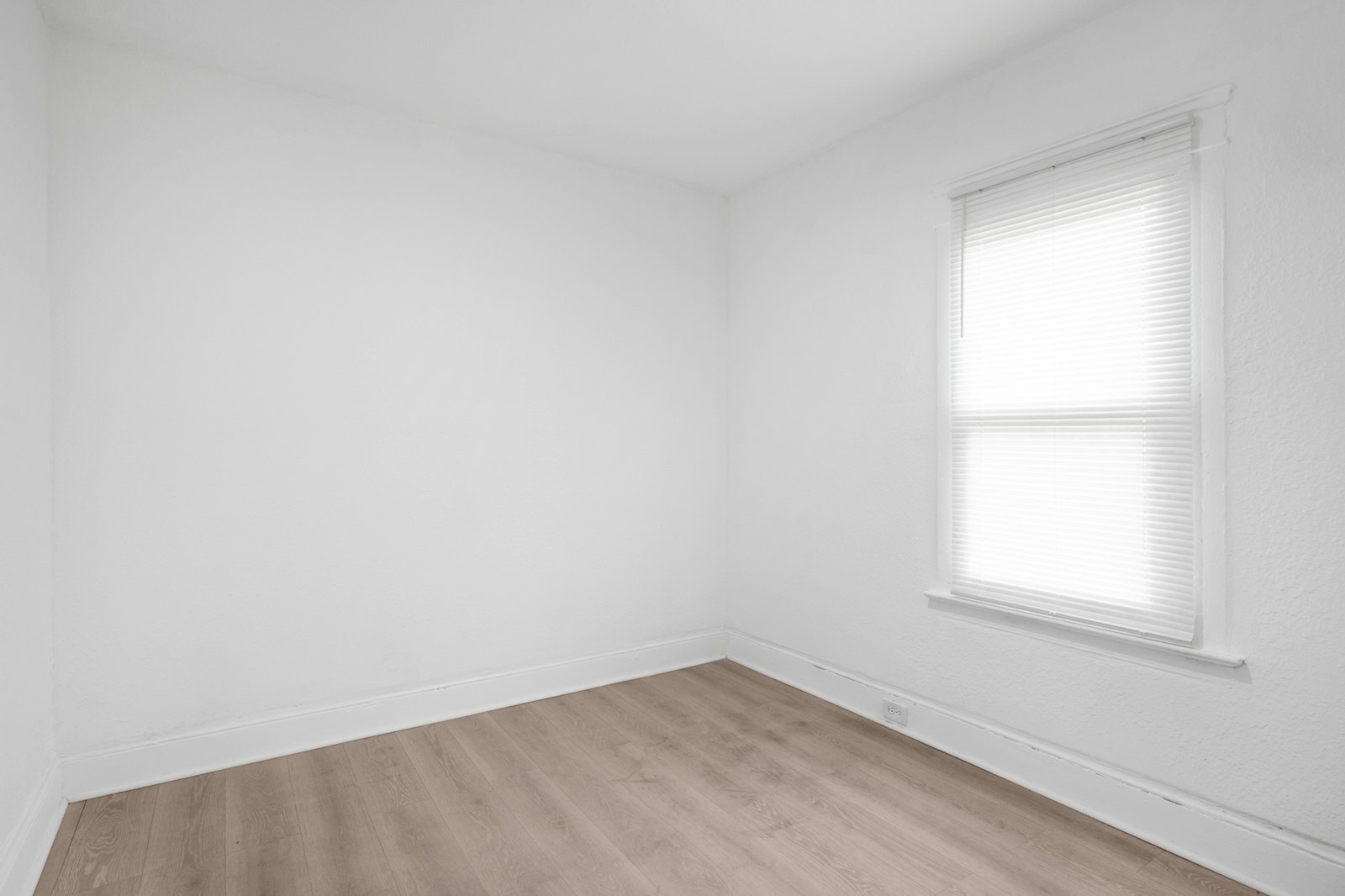 10413 Mt Auburn Ave Cleveland, OH 44104 – photo 1