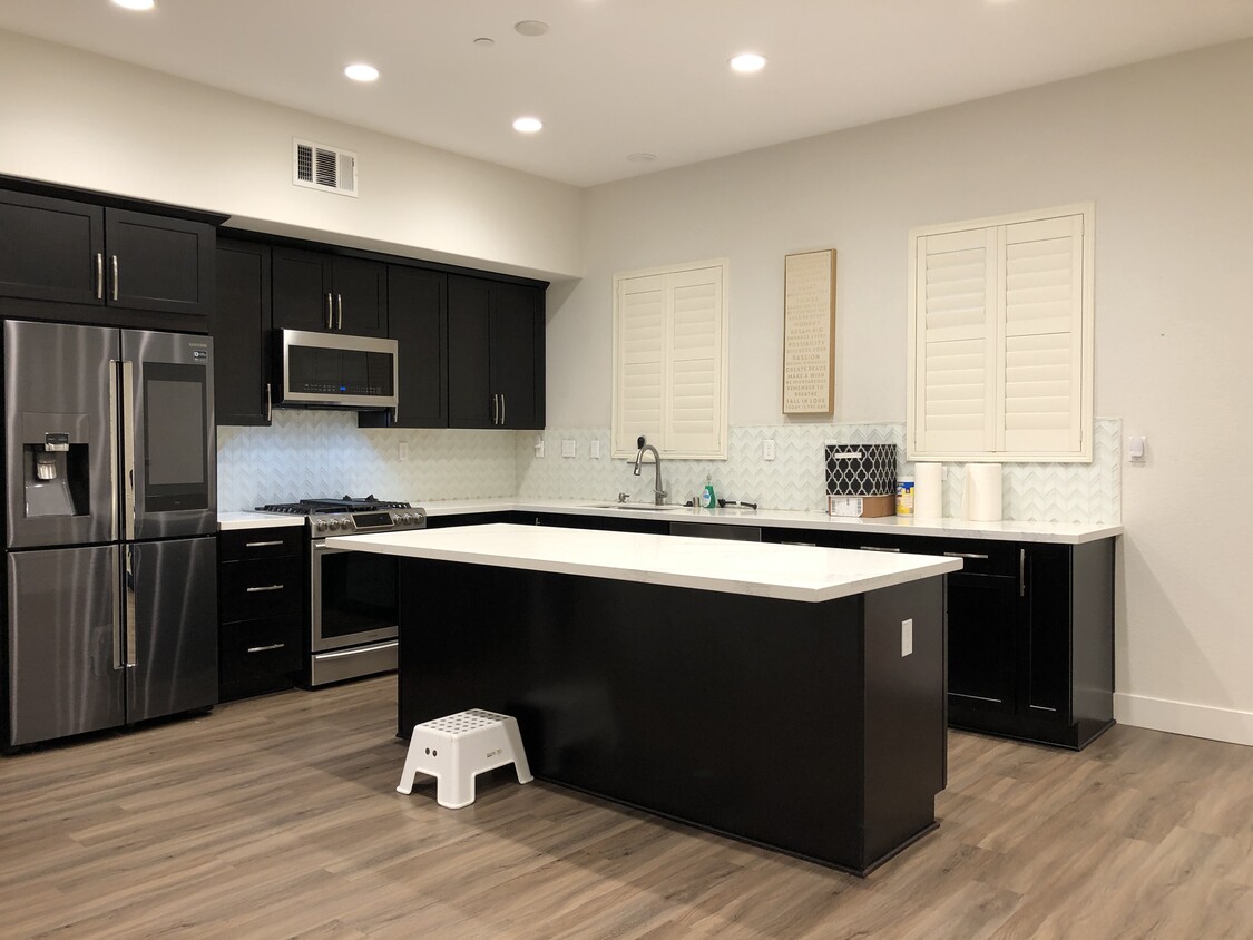Foto principal - 215 Houret Dr