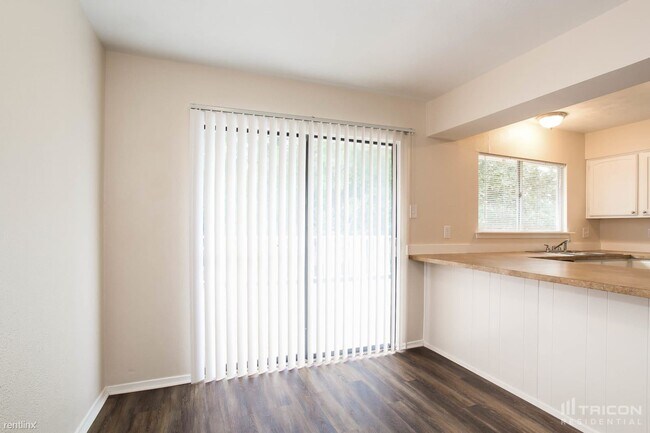Building Photo - 8610 Pine Shores Dr