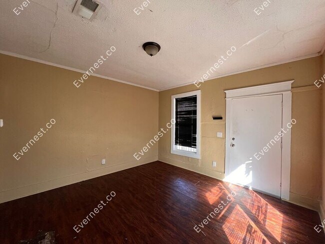 Building Photo - 753 St Paul Ave