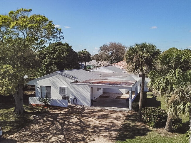 Building Photo - 11 Tarpon Dr