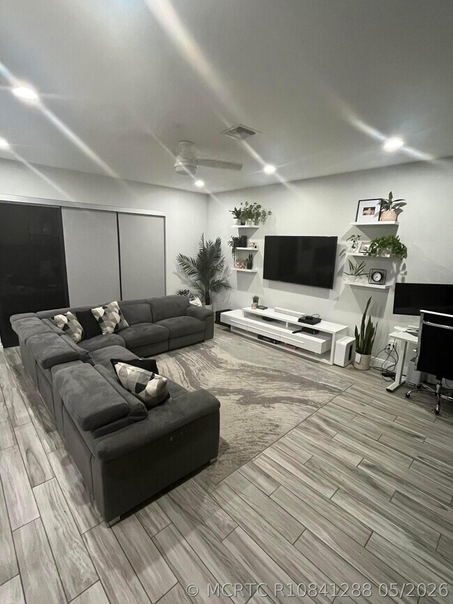 Foto del edificio - 20916 NW 1st Dr