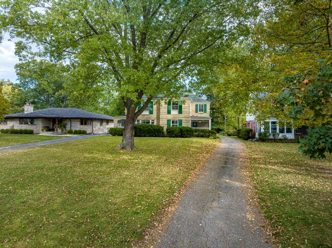 Foto del edificio - 6145 Meridian St W Dr