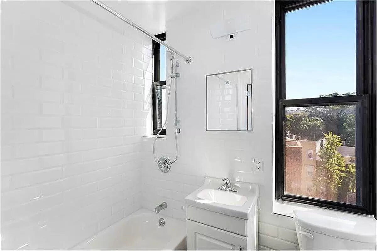 Building Photo - 322 West 11th Street