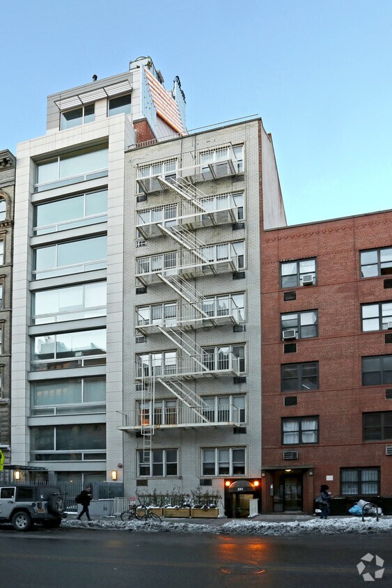 Foto del edificio - Preston NY 331 West 14th Street