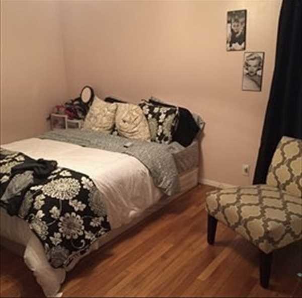 Building Photo - Room for rent available march 2
