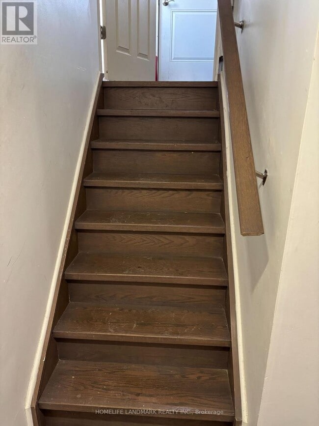 Photo du bâtiment - 8 Ronaldshay Ave