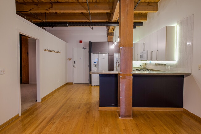 Building Photo - 701 W Jackson Blvd