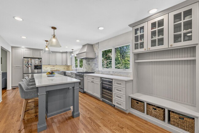 Building Photo - 723 Forest Ridge Dr