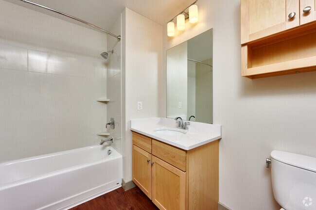 1 habitación, 1 baño - 792 pies cuadrados Baño - Mount Hope Lofts