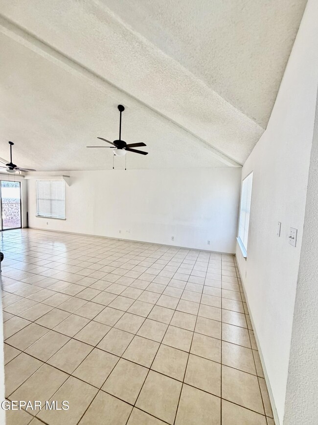 Building Photo - 1468 Plaza Verde Dr