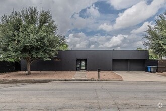 Building Photo - 371 Everest Ave