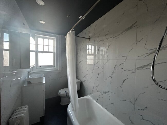 Building Photo - 418 Claremont