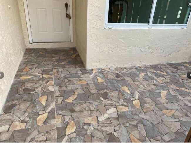 Foto del edificio - 8233 NW 8th Ct