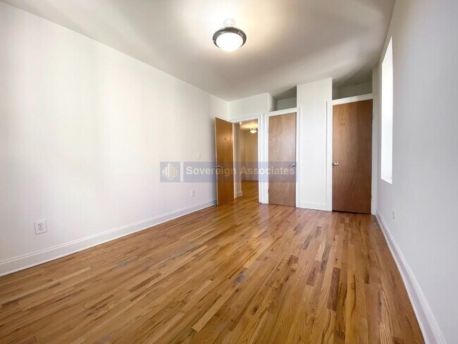 Foto del edificio - 282 Cabrini Boulevard