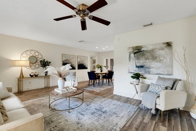 Building Photo - 1100 Pinellas Point Dr S