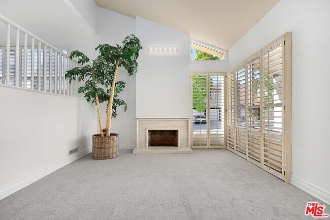 Building Photo - 2894 Woodwardia Dr