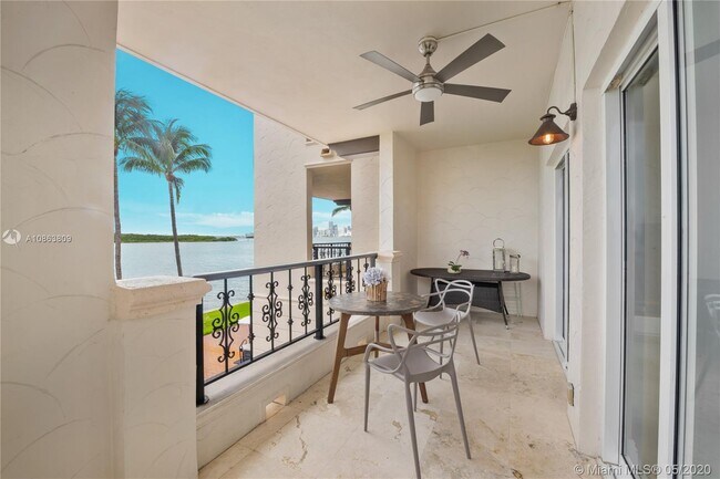 Building Photo - 2422 Fisher Island Dr