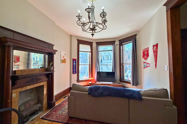 Foto del edificio - 1016 W Oakdale Ave