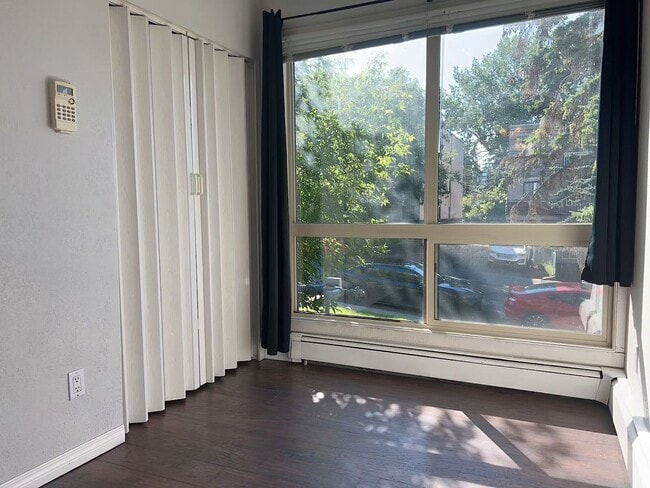 Building Photo - 2130-217 17 St SW