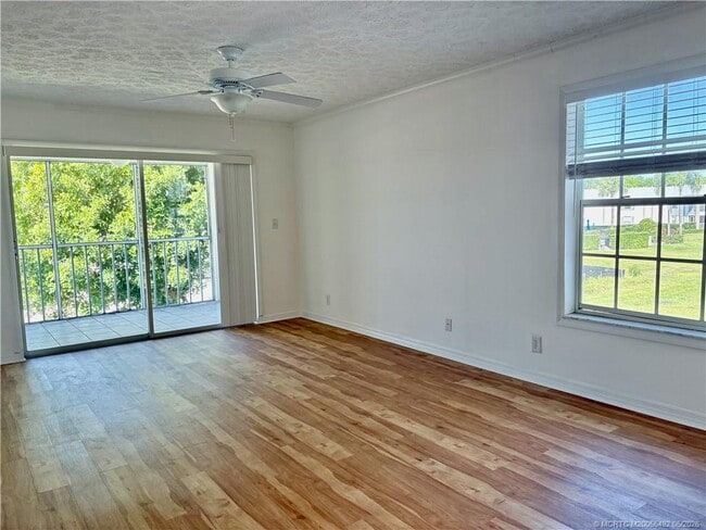 Foto del edificio - 802 SE Central Pkwy